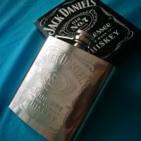 Манерка Jack Daniel`s ( Метална бутилка ), снимка 1 - Подаръци за рожден ден - 29194409