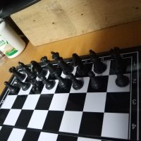 Магнитен шах, снимка 3 - Шах и табла - 42471739