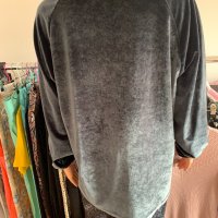 Плюшена дамска блуза размер ХЛ, снимка 5 - Блузи с дълъг ръкав и пуловери - 40645972