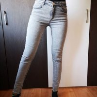 Сиви дънки H&M с накъсани крачоли, снимка 1 - Детски панталони и дънки - 35531598