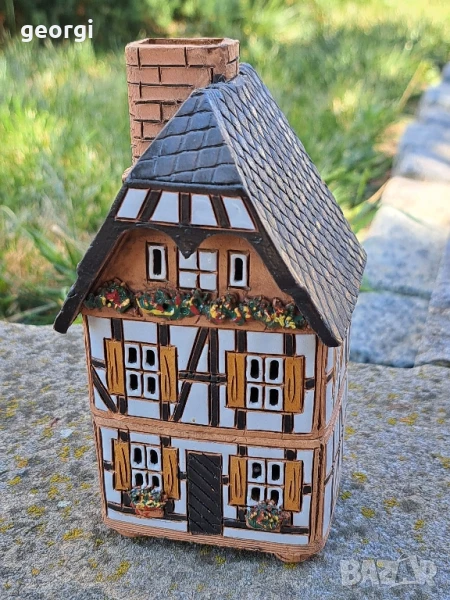 немска колекционерска керамична къщичка свещник , снимка 1