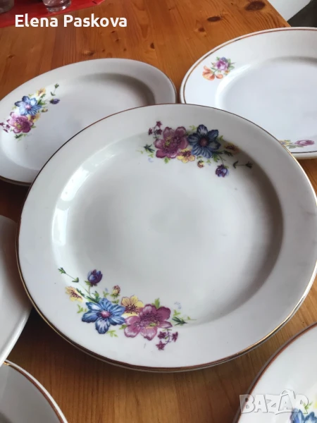 чинии български порцелан 23 см цветен мотив златен кант- 6 броя, снимка 1