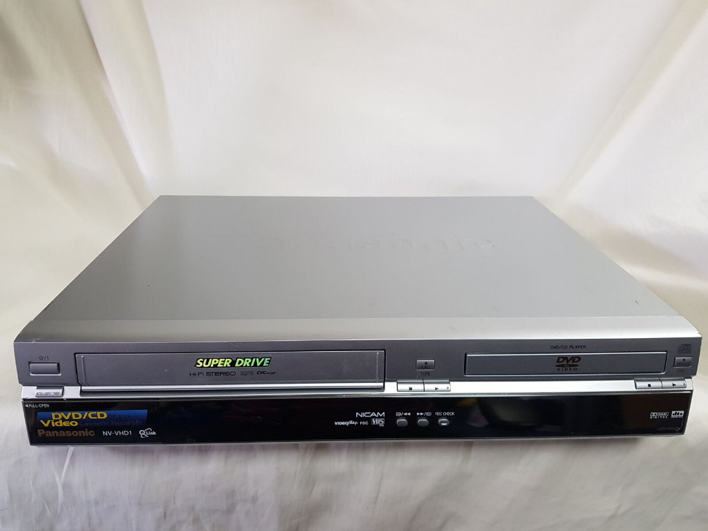 Panasonic NV-VHD1 DVD Player VHS Videorecorder / gewartet 1 Jahr