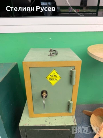 0904 каса сейф от истинско желязо ! ! ! 33см висок , 25см е широк и дълбок 62 евро / 121,26 лева -с , снимка 2 - Други - 54150046