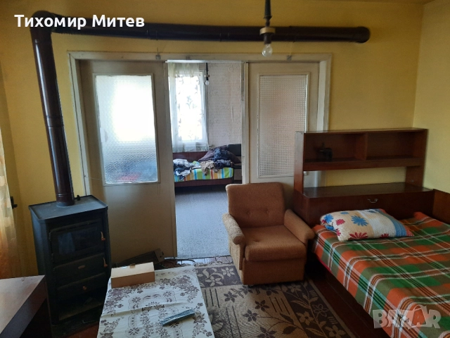 Продавам двуетажна къща с 2 гаража и допълнителни постройки, снимка 5 - Къщи - 51523131