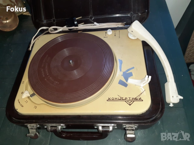 Стар руски грамофон " Концертньй " с бакелитена кутия, снимка 4 - Антикварни и старинни предмети - 53296924