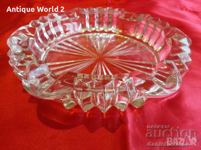 Красив Шведски Пепелник Кристално Стъкло