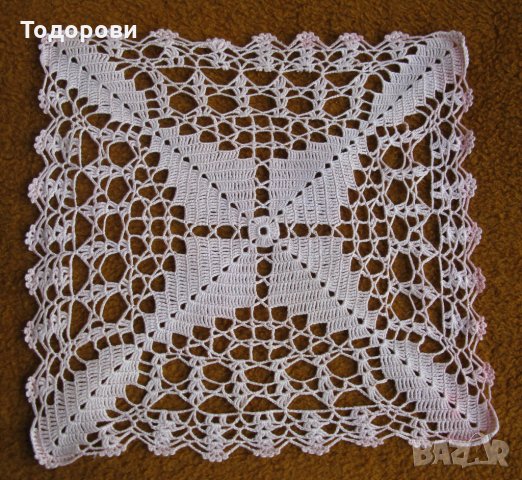 Декорация, плетена на 1 кука, 2 броя- 15 лева.