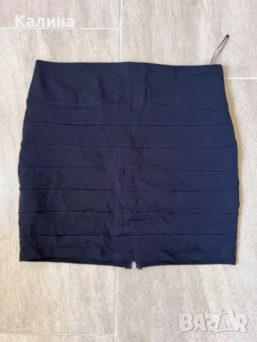 Черна къса пола