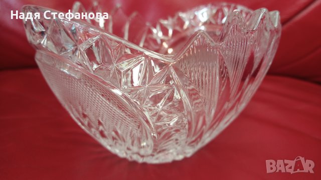 Кристална кръгла бонбониера, снимка 4 - Прибори за хранене, готвене и сервиране - 44472935