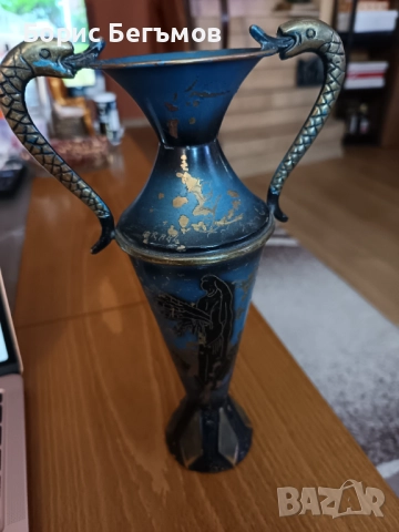 Израелска метална ваза