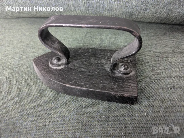 Старинна чугунена ютия