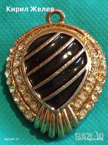 ЗЛАТИСТ МЕДАЛЬОН със ЧЕРНА ЕМАЙЛИРАНА ВЛОЖКА и КРИСТАЛИ 52169, снимка 5 - Колиета, медальони, синджири - 52480634