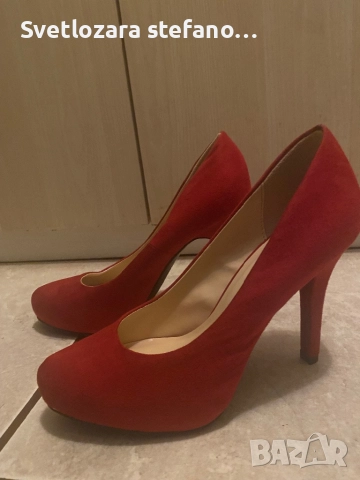 Червени обувки на ток