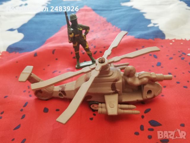 Декоративни хеликоптер и фигура на войник, снимка 1 - Фигурки - 44517962