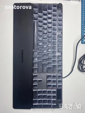 Клавиатура Steelseries Apex 5 + Steelseries PrismCaps , снимка 4 - Клавиатури и мишки - 52371451