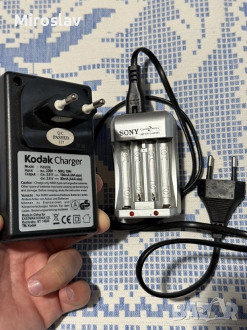2 броя зарядни устройства за батерии AA / AAA (Sony & Kodak) charger battery зарядно за батерия, снимка 2 - Батерии, зарядни - 55735911