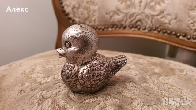 Метална стара солница, масивна.