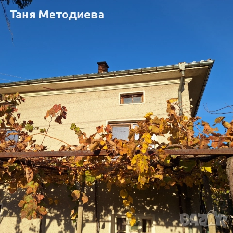 Масивна 2ет. къща 148м², двор 1126м², селскост. постройка 79м² кладенец - с. Слатина 25 км от Карлов, снимка 3 - Къщи - 52525050