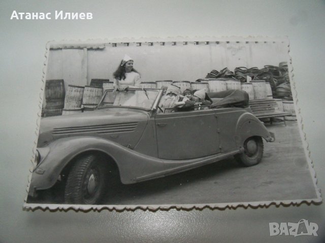 4 соц снимки Renault Viva Grand Sport и дядо Мраз, 1973г., снимка 9 - Други ценни предмети - 39467028