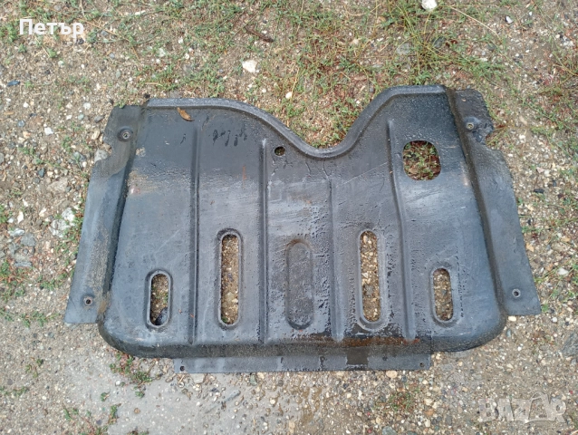 Метална кора под двигателя Дачия Логан Сандеро , снимка 2 - Части - 51918411