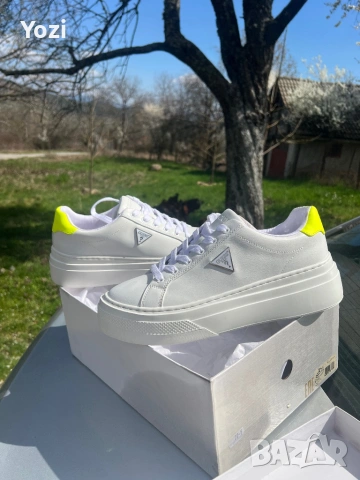 Обувки Guess