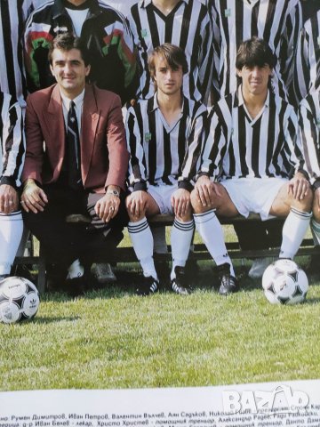 Продавам голям календар Локомотив Пловдив 1993, снимка 3 - Други ценни предмети - 32076025