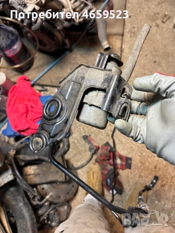 Стойка, основа или захват на вакумната помпа на Ауди Audi A8 D4 H4 само за 30лв. 4H0614119D