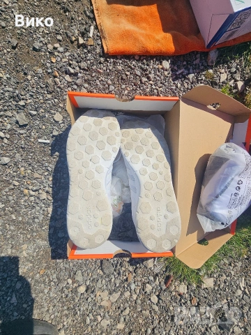 Мъжки бели маратонки Adidas 46 номер , снимка 4 - Маратонки - 54309637