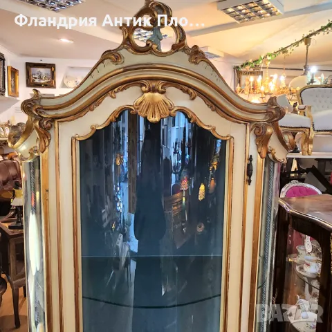 Антична витрина с ръчно рисувани панели и златисти орнаменти, снимка 6 - Секции и витрини - 48391887