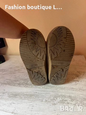 Плюшени бежови боти със зашити блестящи камъни и перли 38 размер с твърда подметка с грайфер ❤️❤️❤️❤, снимка 8 - Дамски боти - 52051136