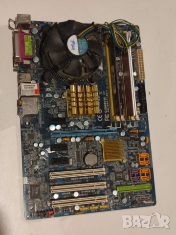 Части платка с процесор и вентилатор от стар компютър