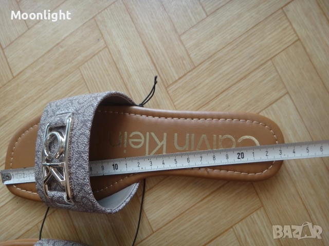 Нови оригинални чехли Calvin Klein номер 35 и 36 в кафяво и бежово с метално лого, снимка 8 - Чехли - 52525430