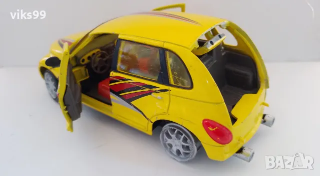 Bburago Street Tuners Chrysler PT CRUISER 1:24, снимка 3 - Колекции - 49596283