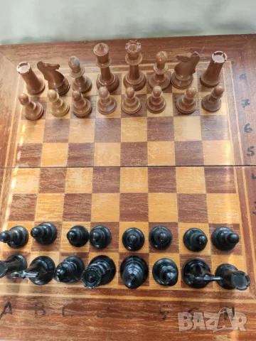 шах + табла , голям 48х48 см, дървен, с големи бакелит.фигури + пулове + зарове