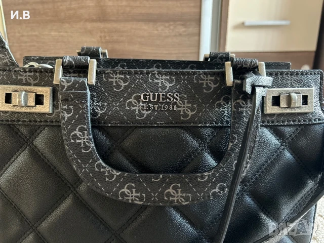 Оригинална чанта GUESS, снимка 8 - Чанти - 50847245
