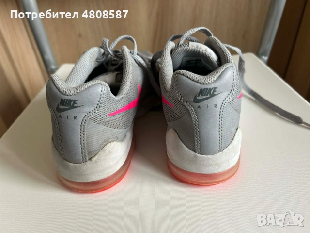 Дамски сиви маратонки Nike 35.5 номер, снимка 7 - Маратонки - 54320378