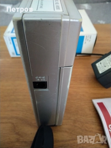 Продавам малък винтидж преносим японски касетофон Sanyo M1010, снимка 8 - Радиокасетофони, транзистори - 54280559
