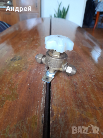 Стар кран за газ