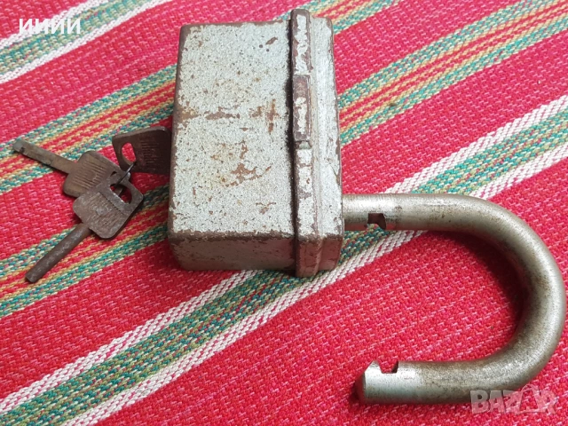 Стоманен катинар кофар СССР , снимка 2 - Антикварни и старинни предмети - 54309194