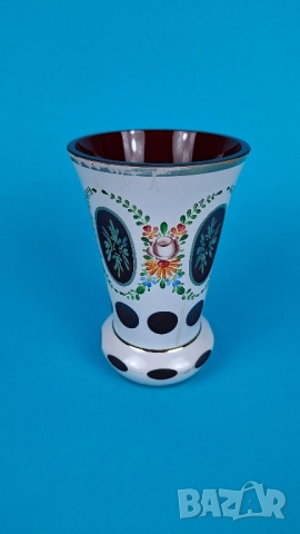 Бохемска стъклена ваза с ръчно рисувани мотиви