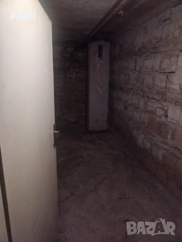 Под нем склад мазе подходящо  за, съхранение на багаж, лични вещи, снимка 2 - Складове - 52906240