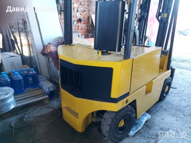 Мотокар Caterpillar V90 Бартер, снимка 2 - Индустриална техника - 42695777