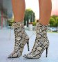 Боти на ток - бежов змийски принт - 762, снимка 1
