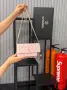Дамска Чанта С Лого На Капака И Дълга Дръжка За През Рамо С Метални Елементи - 18 Цвята Код SEM-621, снимка 15