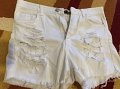 Накъсани бели къси гащи , снимка 1 - Къси панталони и бермуди - 40155646