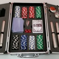Комплект за покер в куфарче, снимка 1 - Карти за игра - 29366177
