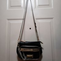 Нова чанта Versace Parfums crossbody bag, оригинал, снимка 8 - Чанти - 31333172