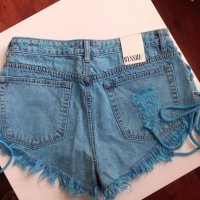 Дамски дънкови къси панталони, синя боя, странични вързанки, снимка 3 - Къси панталони и бермуди - 36936120