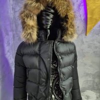 Дамско зимно яке с естествен пух на качулката 